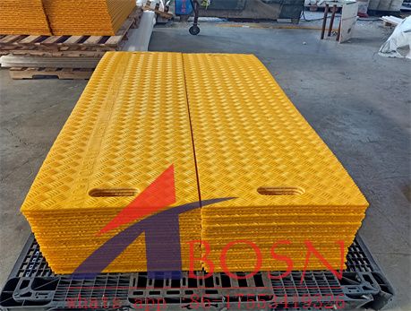 Portable hdpe ground mats beach access